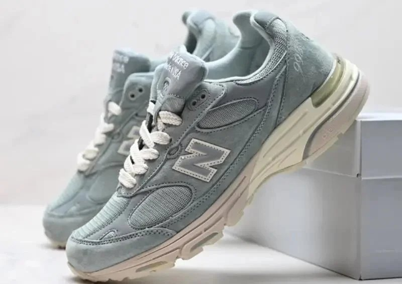 New Balance MR993