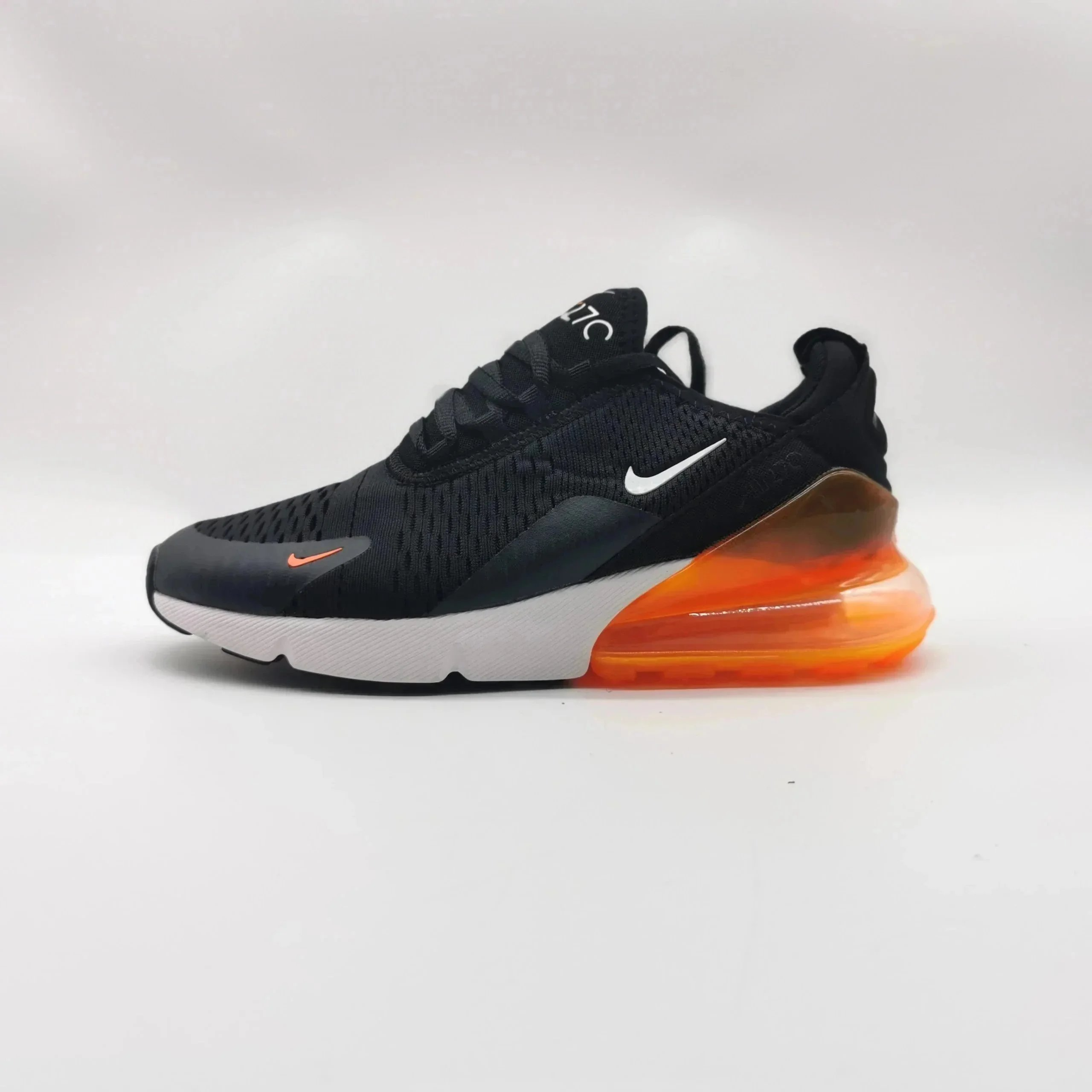 NIKE AIR MAX 270