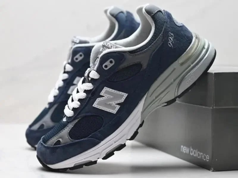 New Balance MR993